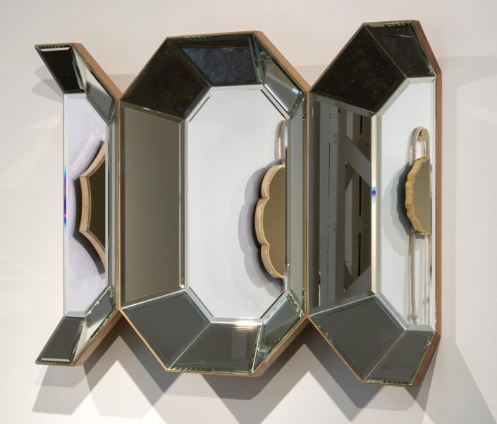 12_galerie-kreo_front_seven-stories-about-mirrors_paris_design_©_Alexandra-de-Cossette-courtesy-galerie-kreo