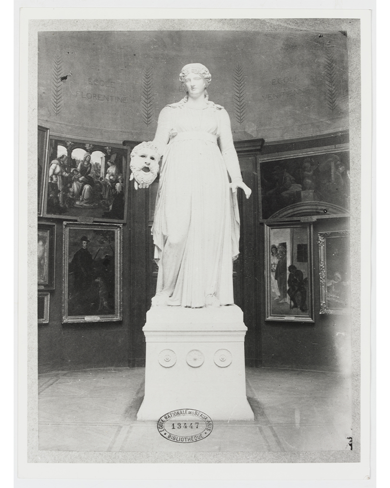 Petit-pierre-statue-melpomene